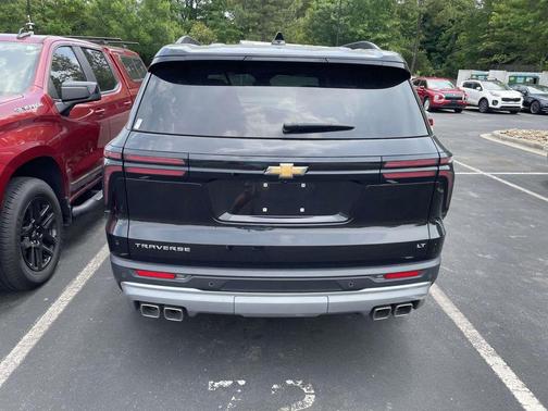 Mosaic Black Metallic 2024 Chevrolet Traverse LT