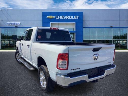 Bright White Clearcoat 2024 RAM 2500 Big Horn Crew Cab 4x4 6'4' Box