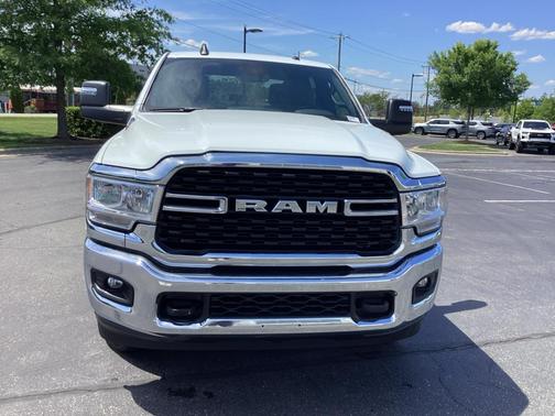 Bright White Clearcoat 2024 RAM 2500 Big Horn Crew Cab 4x4 6'4' Box