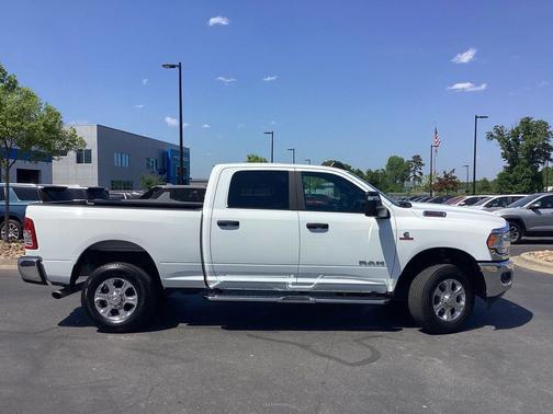 Bright White Clearcoat 2024 RAM 2500 Big Horn Crew Cab 4x4 6'4' Box