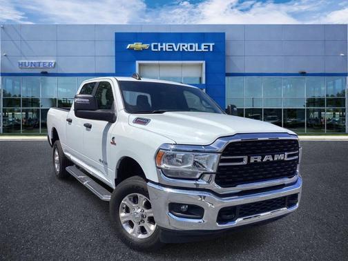 Bright White Clearcoat 2024 RAM 2500 Big Horn Crew Cab 4x4 6'4' Box