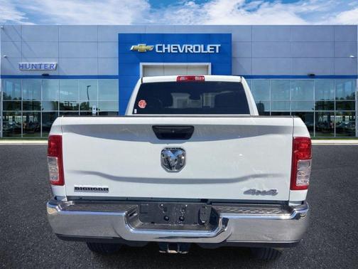 Bright White Clearcoat 2024 RAM 2500 Big Horn Crew Cab 4x4 6'4' Box