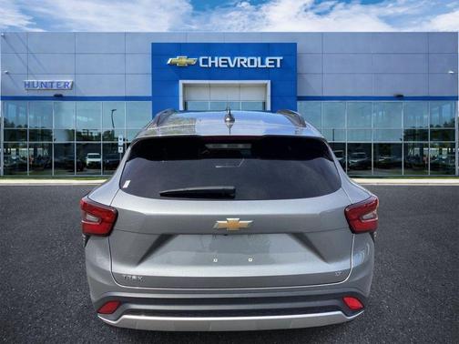 Sterling Gray Metallic 2025 Chevrolet Trax LT