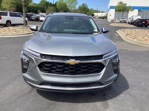 Sterling Gray Metallic 2025 Chevrolet Trax LT