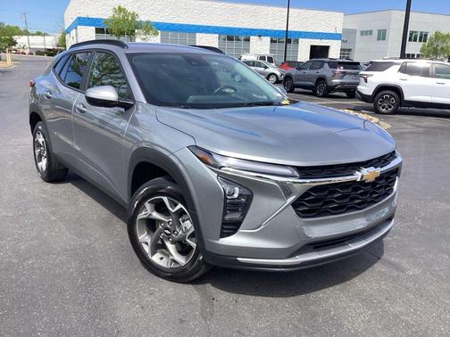 Sterling Gray Metallic 2025 Chevrolet Trax LT