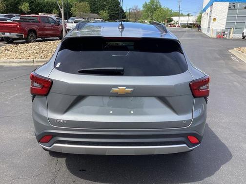 Sterling Gray Metallic 2025 Chevrolet Trax LT