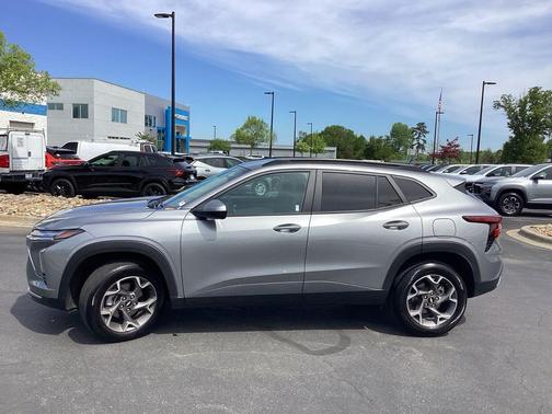 Sterling Gray Metallic 2025 Chevrolet Trax LT