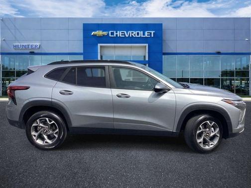 Sterling Gray Metallic 2025 Chevrolet Trax LT