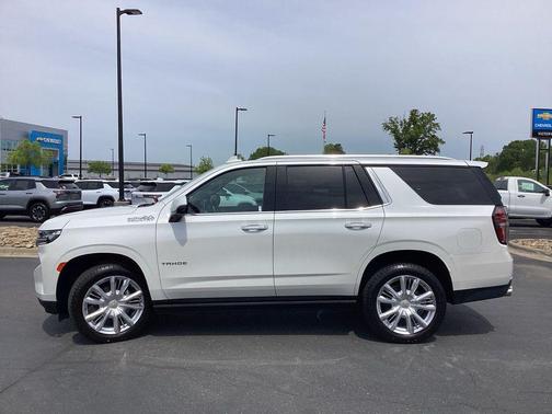 Iridescent Pearl Tricoat 2022 Chevrolet Tahoe 4WD High Country