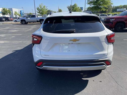 Summit White 2026 Chevrolet Trax LT