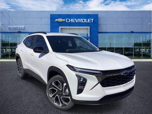 Summit White 2026 Chevrolet Trax FWD 2RS