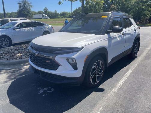 Iridescent Pearl Tricoat 2025 Chevrolet Trailblazer RS