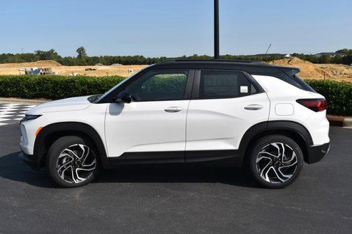Iridescent Pearl Tricoat 2025 Chevrolet Trailblazer RS