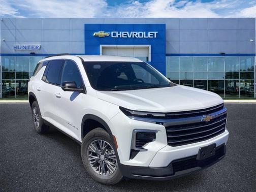 Summit White 2024 Chevrolet Traverse LT