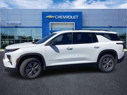 Summit White 2024 Chevrolet Traverse LT