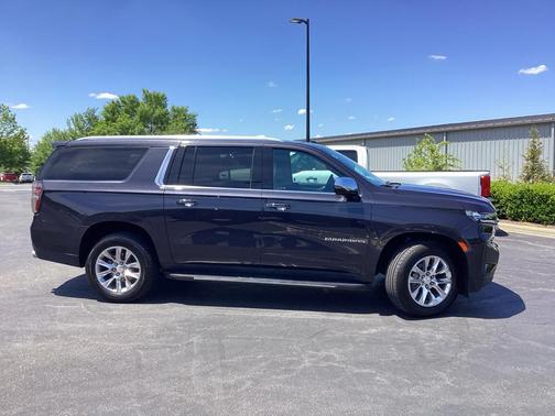 Dark Ash Metallic 2023 Chevrolet Suburban Premier
