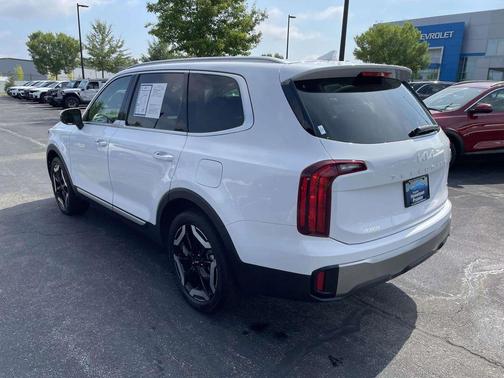 Glacial White Pearl 2025 Kia Telluride S