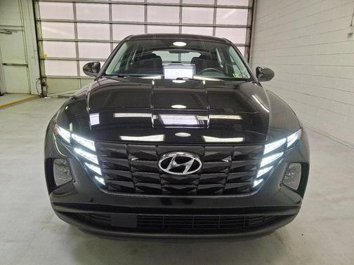 2023 Hyundai TUCSON SE
