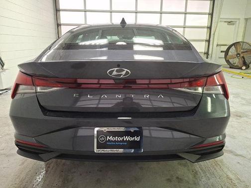 2021 Hyundai ELANTRA SE