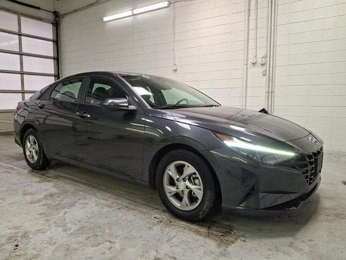 2021 Hyundai ELANTRA SE