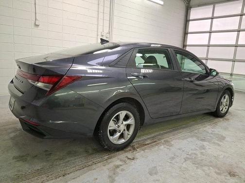 2021 Hyundai ELANTRA SE