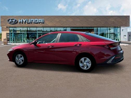 2025 Hyundai ELANTRA SE