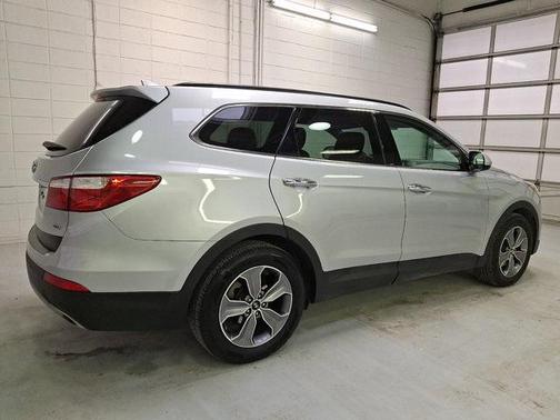 2016 Hyundai SANTA FE SE