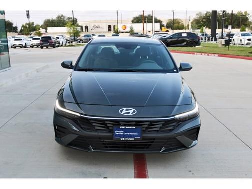 2024 Hyundai ELANTRA SE