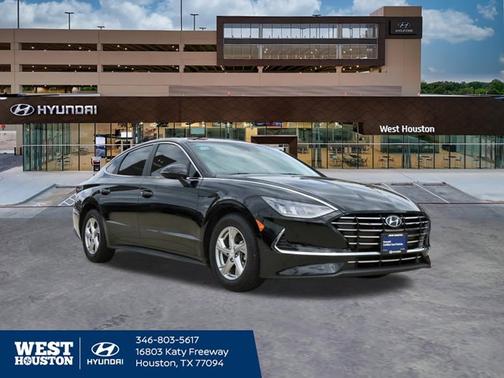 Black 2022 Hyundai SONATA SE