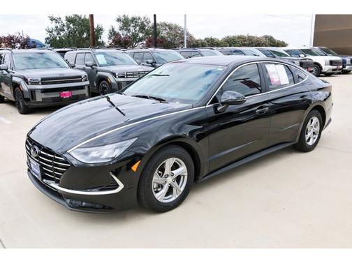 Black 2022 Hyundai SONATA SE