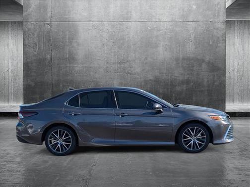 2023 Toyota Camry Hybrid XLE