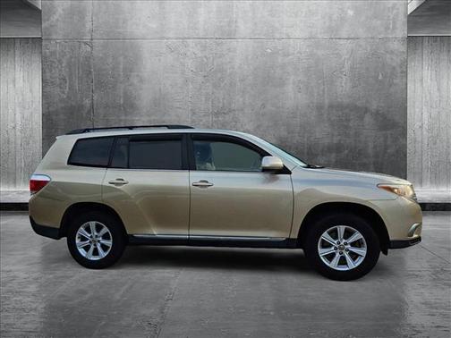 2011 Toyota Highlander SE