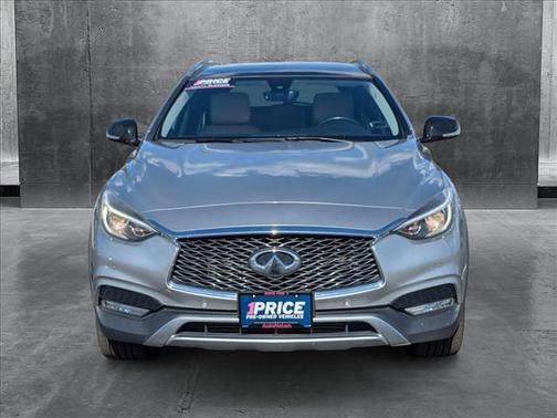 2017 INFINITI QX30 Premium