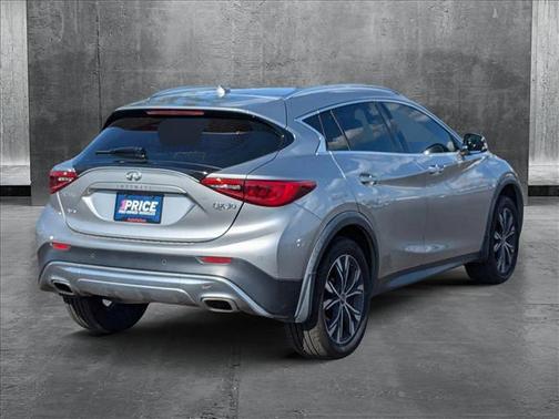 2017 INFINITI QX30 Premium