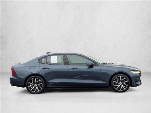 2020 Volvo S60 T5 Momentum