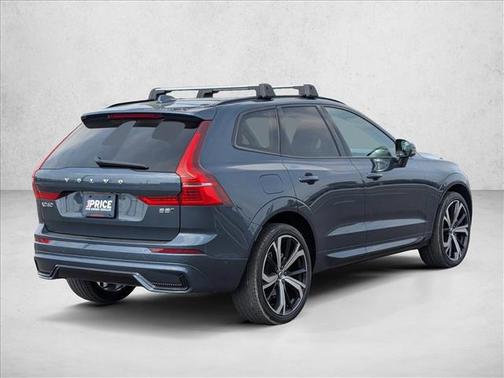 2023 Volvo XC60 B5 Ultimate Dark Theme