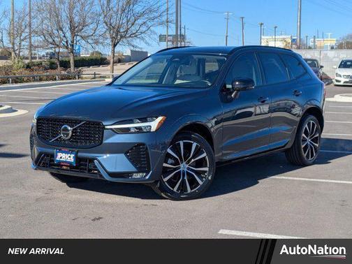 2023 Volvo XC60 B5 Ultimate Dark Theme