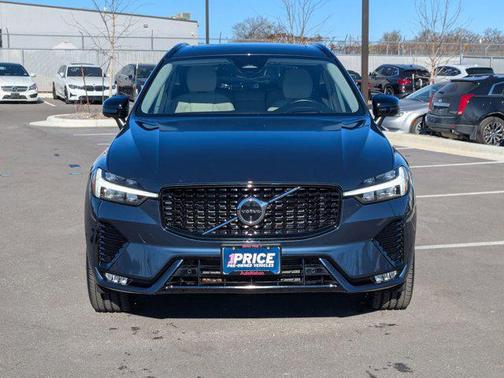 2023 Volvo XC60 B5 Ultimate Dark Theme