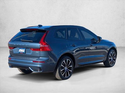 2023 Volvo XC60 B5 Ultimate Dark Theme