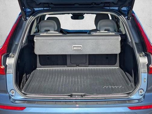 2023 Volvo XC60 B5 Ultimate Dark Theme