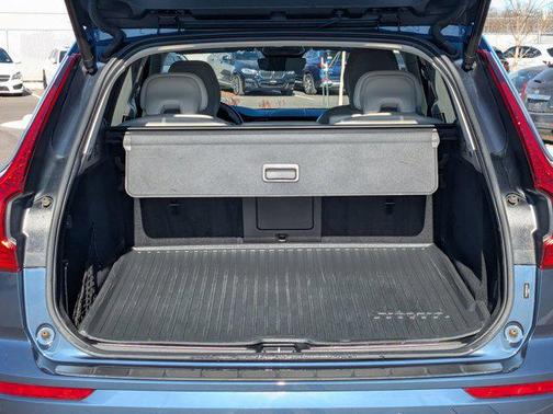 2023 Volvo XC60 B5 Ultimate Dark Theme