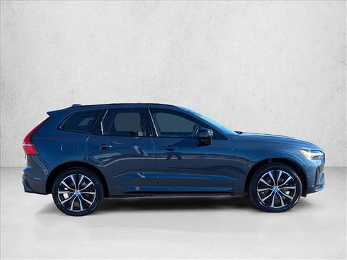2023 Volvo XC60 B5 Ultimate Dark Theme