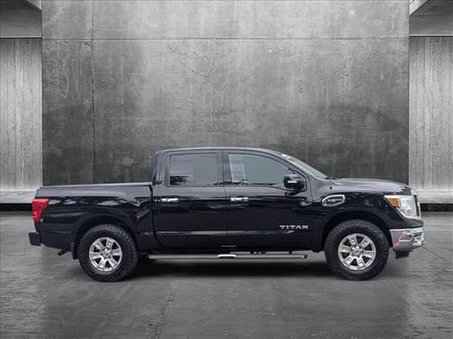 2017 Nissan Titan SV