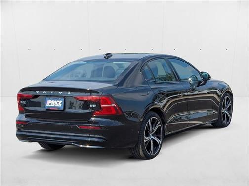 2024 Volvo S60 B5 Plus Dark Theme