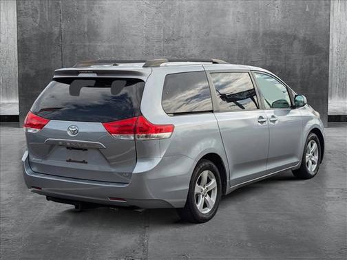 2011 Toyota Sienna LE