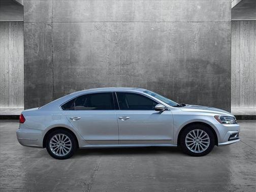 2016 Volkswagen Passat 1.8T SE