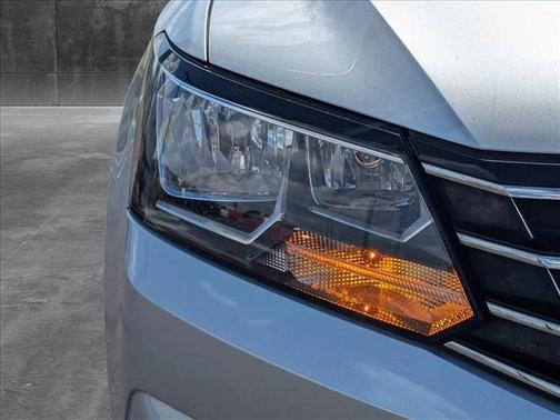 2016 Volkswagen Passat 1.8T SE