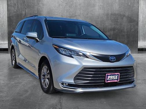 2021 Toyota Sienna XLE 8 Passenger