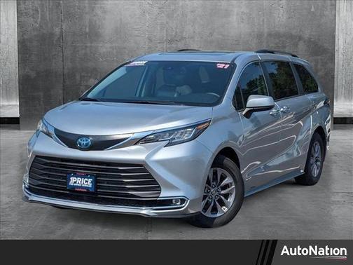 2021 Toyota Sienna XLE 8 Passenger