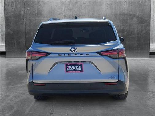 2021 Toyota Sienna XLE 8 Passenger